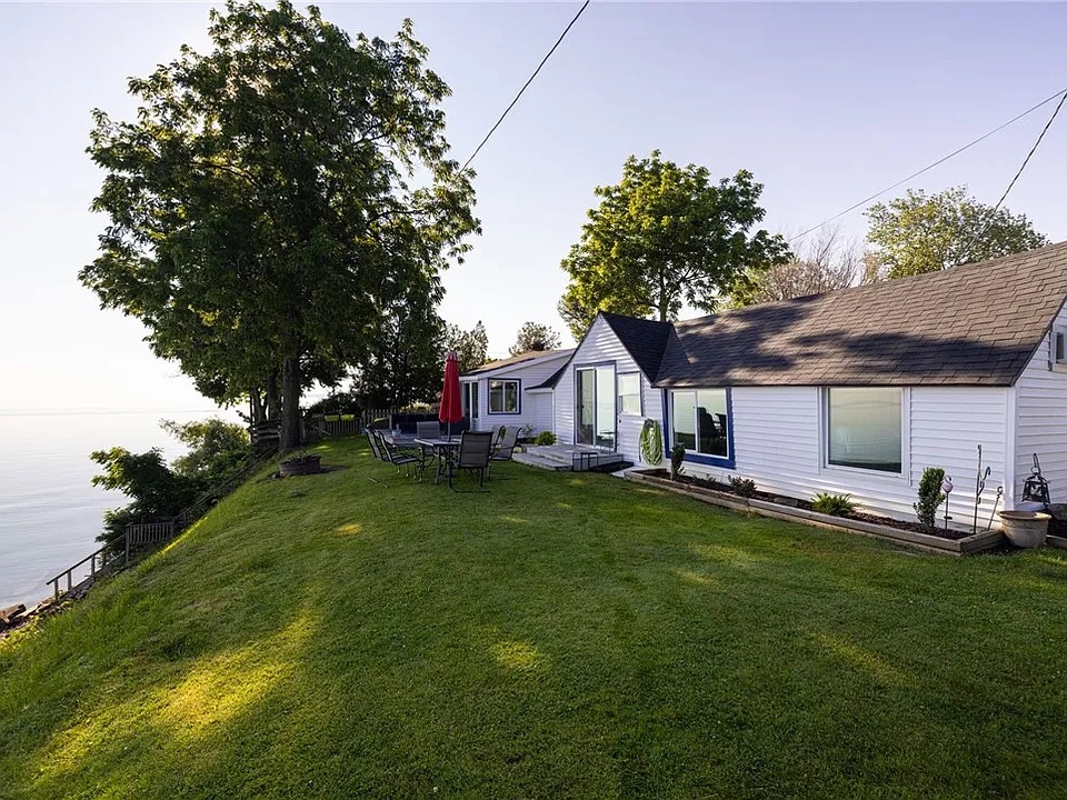 Lake Front House in Rochester, New York