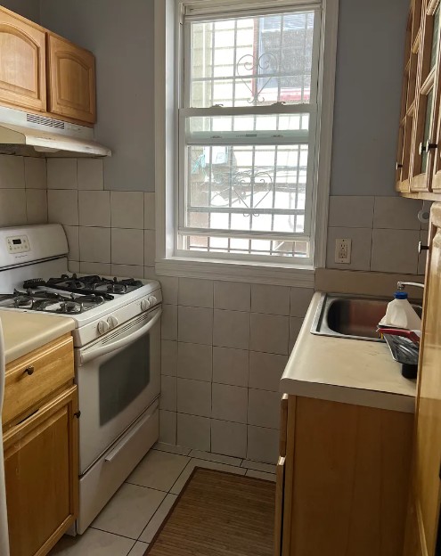 Totally renovated 1 bedroom apt., living room, dining room , kitchen,1 bathroom. gallery thumbnail 2