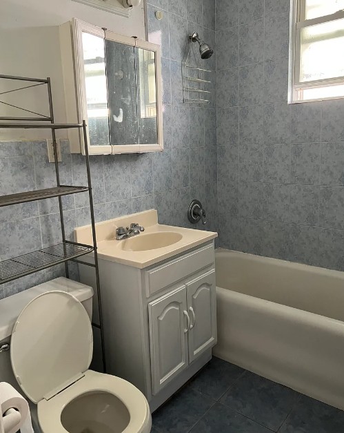Totally renovated 1 bedroom apt., living room, dining room , kitchen,1 bathroom. gallery thumbnail 4