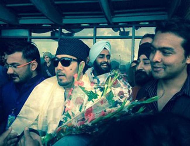 Mika Singh Arrives in Nepal