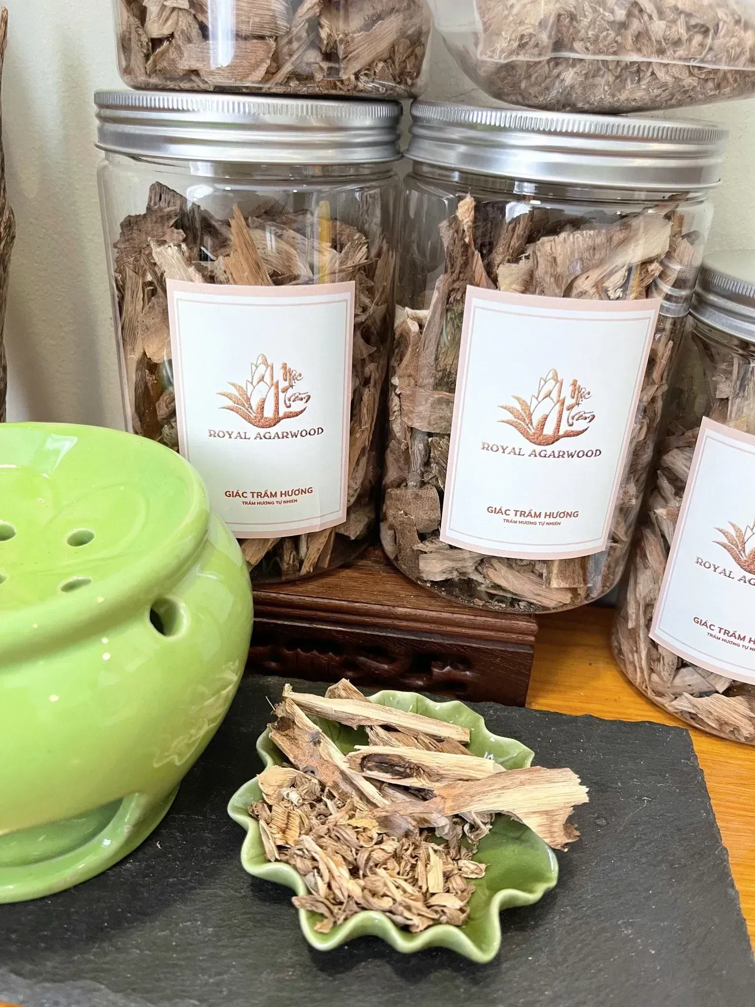 Vụn trầm hương + xát tỉa sợi trầm hương dùng xay làm nhang, xông, đốt tự nhiên [ Hộp 100g]