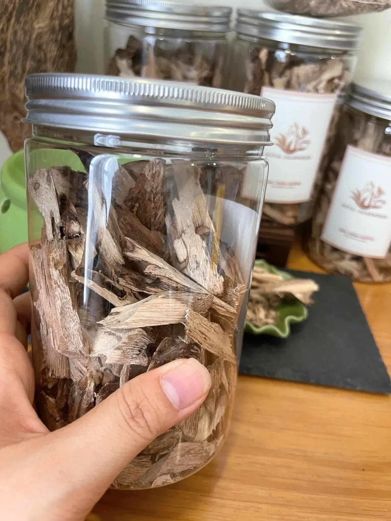 Vụn trầm hương + xát tỉa sợi trầm hương dùng xay làm nhang, xông, đốt tự nhiên [ Hộp 100g]