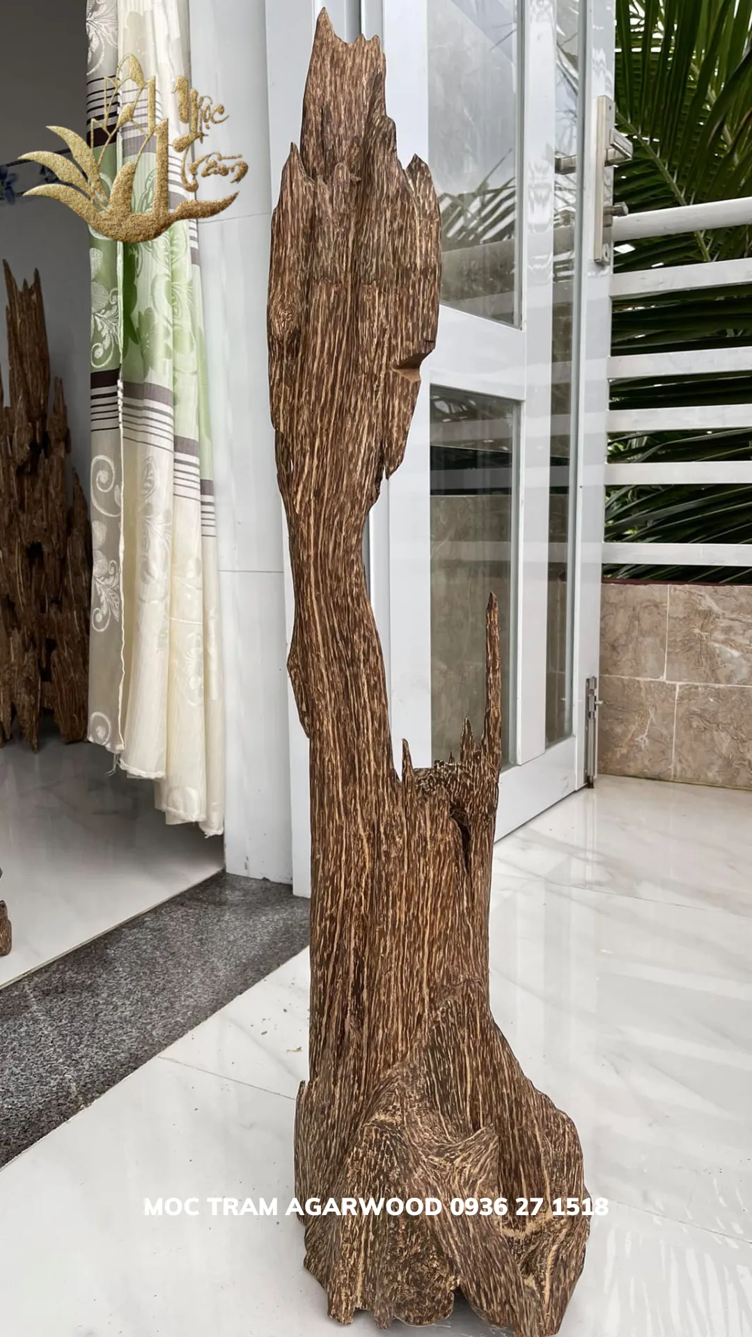 Hết hàng_Trầm hương cảnh - Trầm cảnh dáng tự nhiên chóp đảo cao