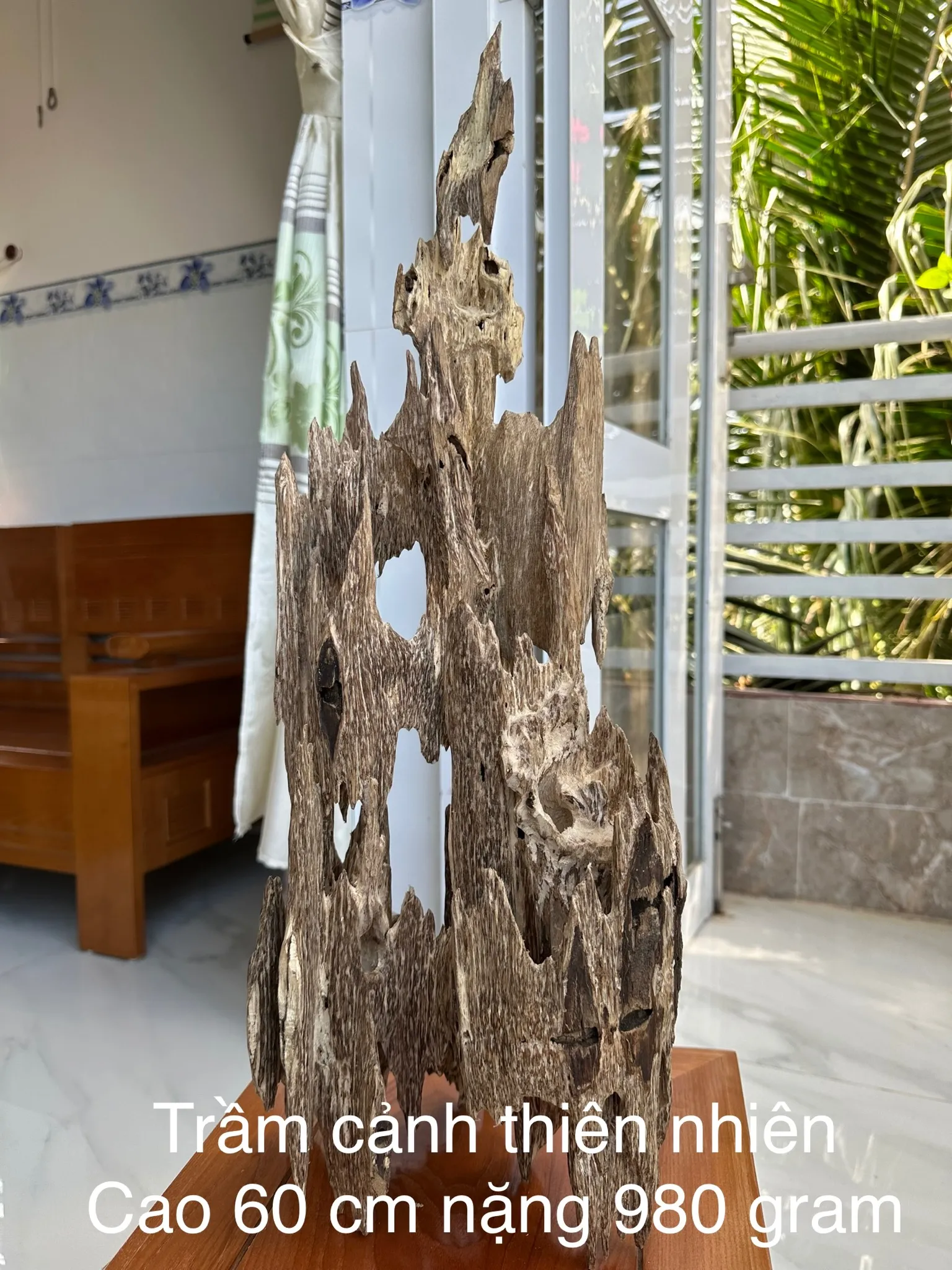 Hết hàng_Trầm hương cảnh trang trí khối lớn _ Trầm kiến chuẩn trầm tự nhiên vân mộc dáng độc đáo cao 60 cm