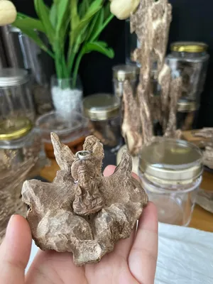 Mặt dây chuyền trầm hương tự nhiên điêu khắc Quan âm Bồ Tát