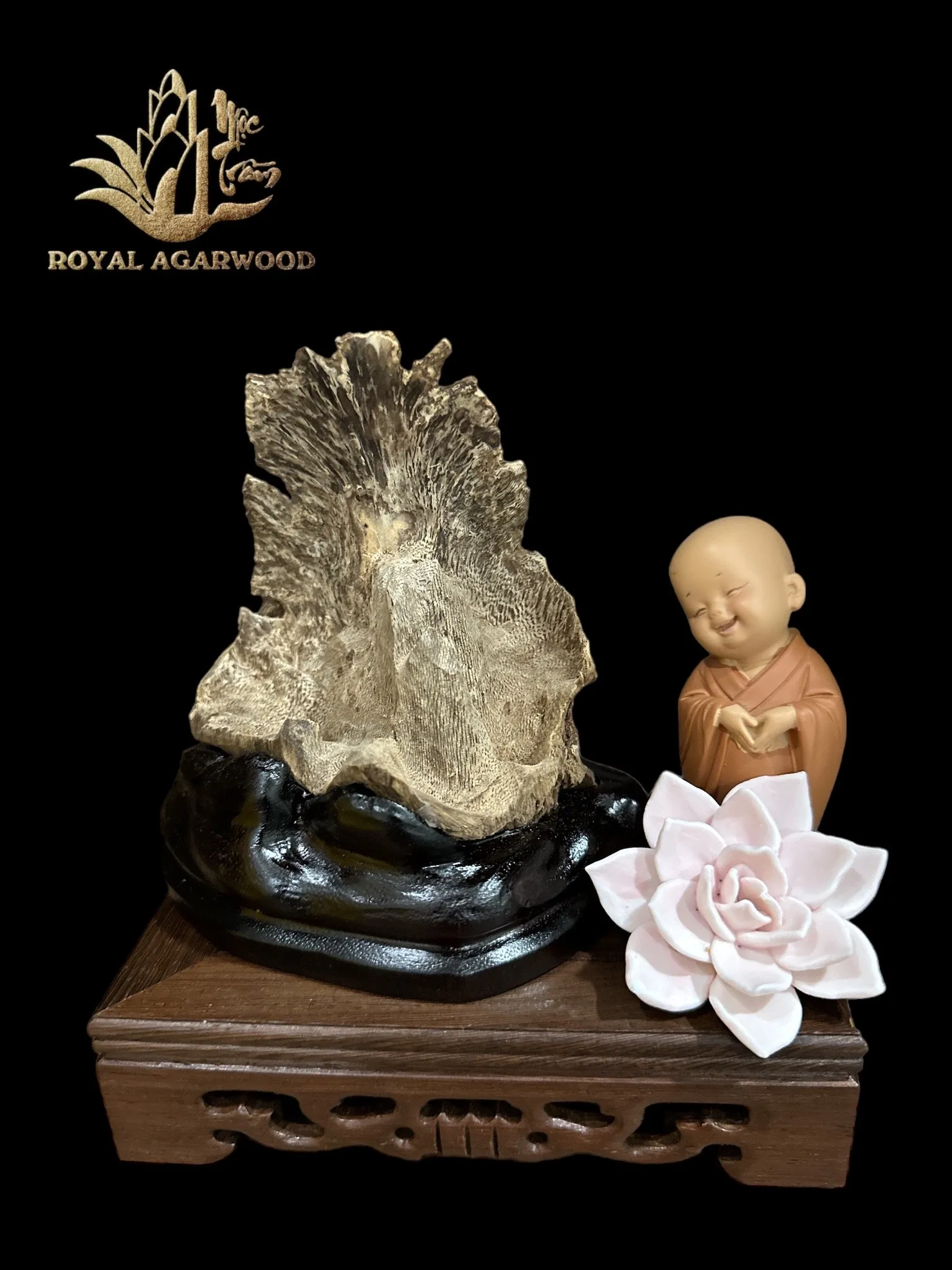 Hết hàng_Trầm hương cảnh tự nhiên - Trầm cảnh dáng Rẻ Quạt để trưng bày ô tô