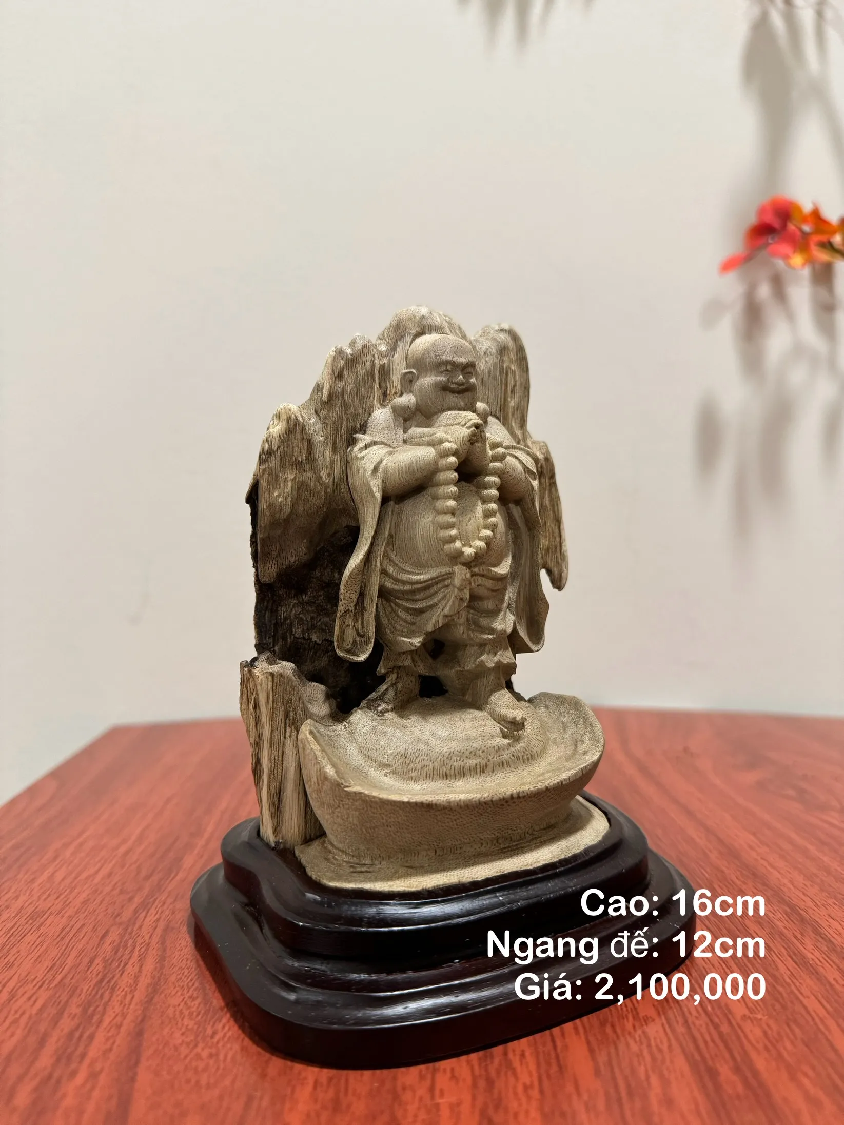 Hết hàng_Tượng trầm hương để xe ô tô_ Tượng trầm hương điêu khắc Phật Di Lặc cao 16 cm