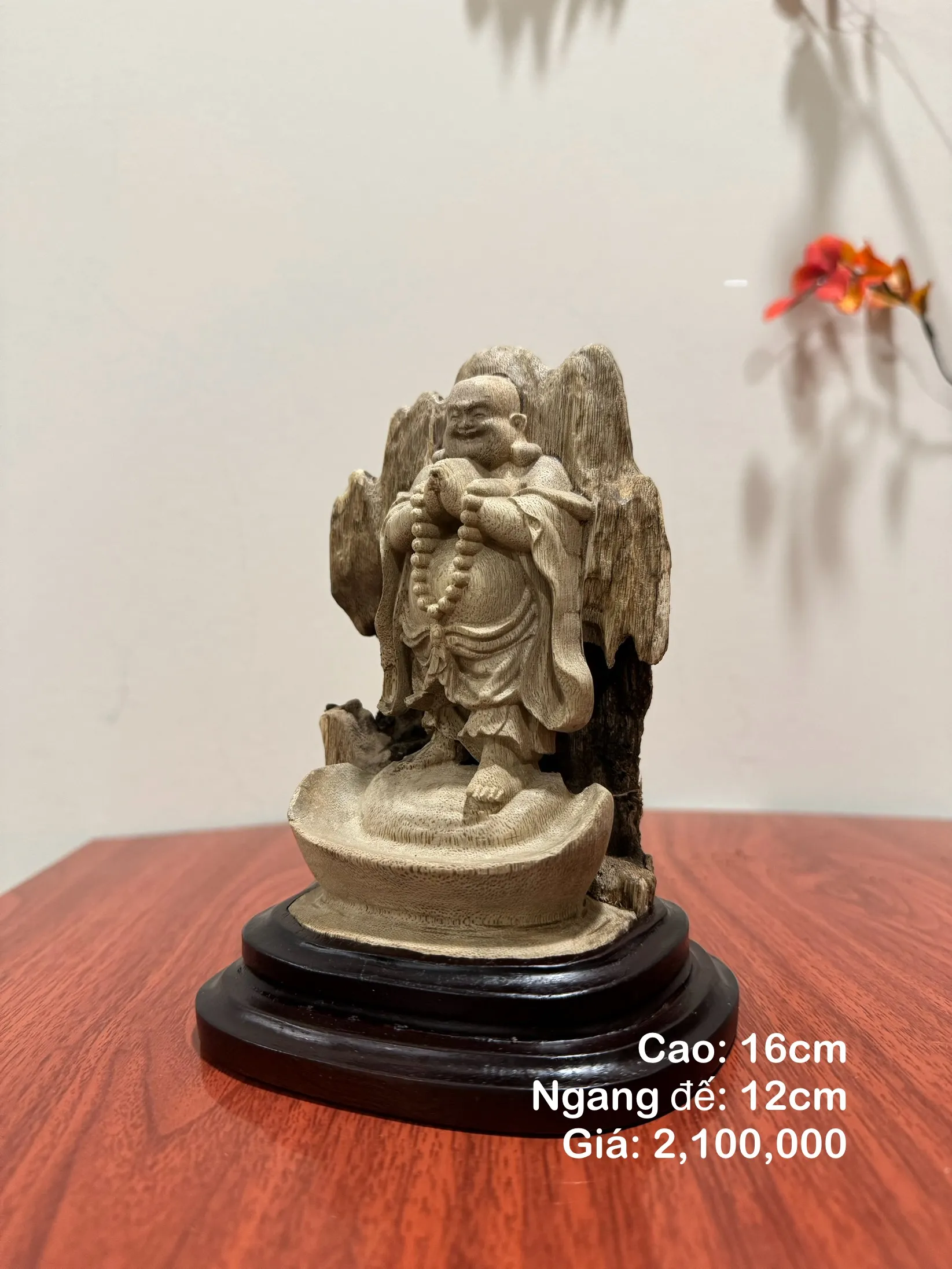 Hết hàng_Tượng trầm hương để xe ô tô_ Tượng trầm hương điêu khắc Phật Di Lặc cao 16 cm