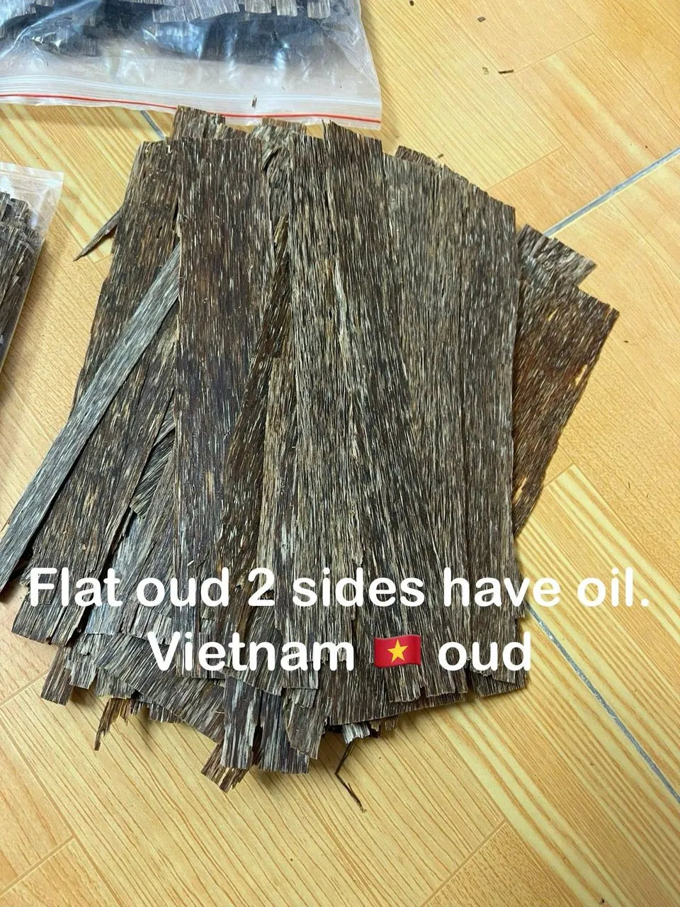 Trầm hương xông Trầm sánh 2 mặt dầu 0.2 mm VIP ( Flat oud 2 sides VIP from Vietnam)