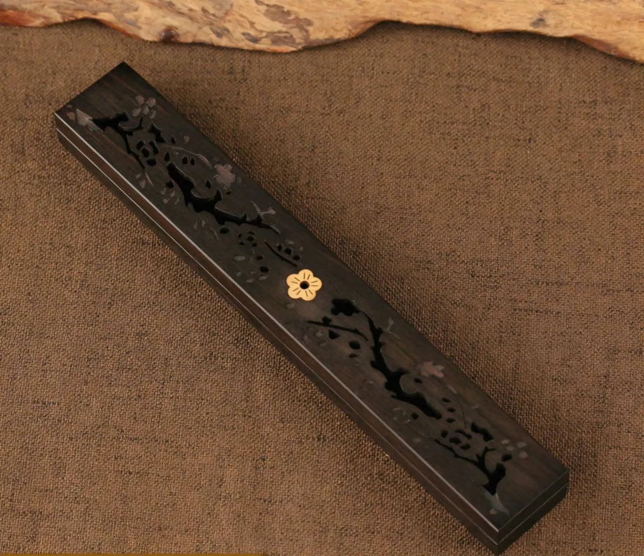 Hộp đốt trầm hương_ hộp gỗ xông nhang trầm hương không tăm bằng gỗ Mun khối cao cấp dài 23 cm