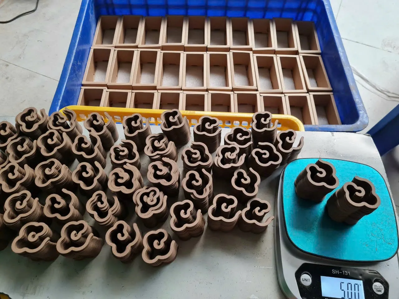 Đế xông nhang trầm vân mây nhang vòng_đế gỗ tre và lưới kim loại đường kính 7.5 cm