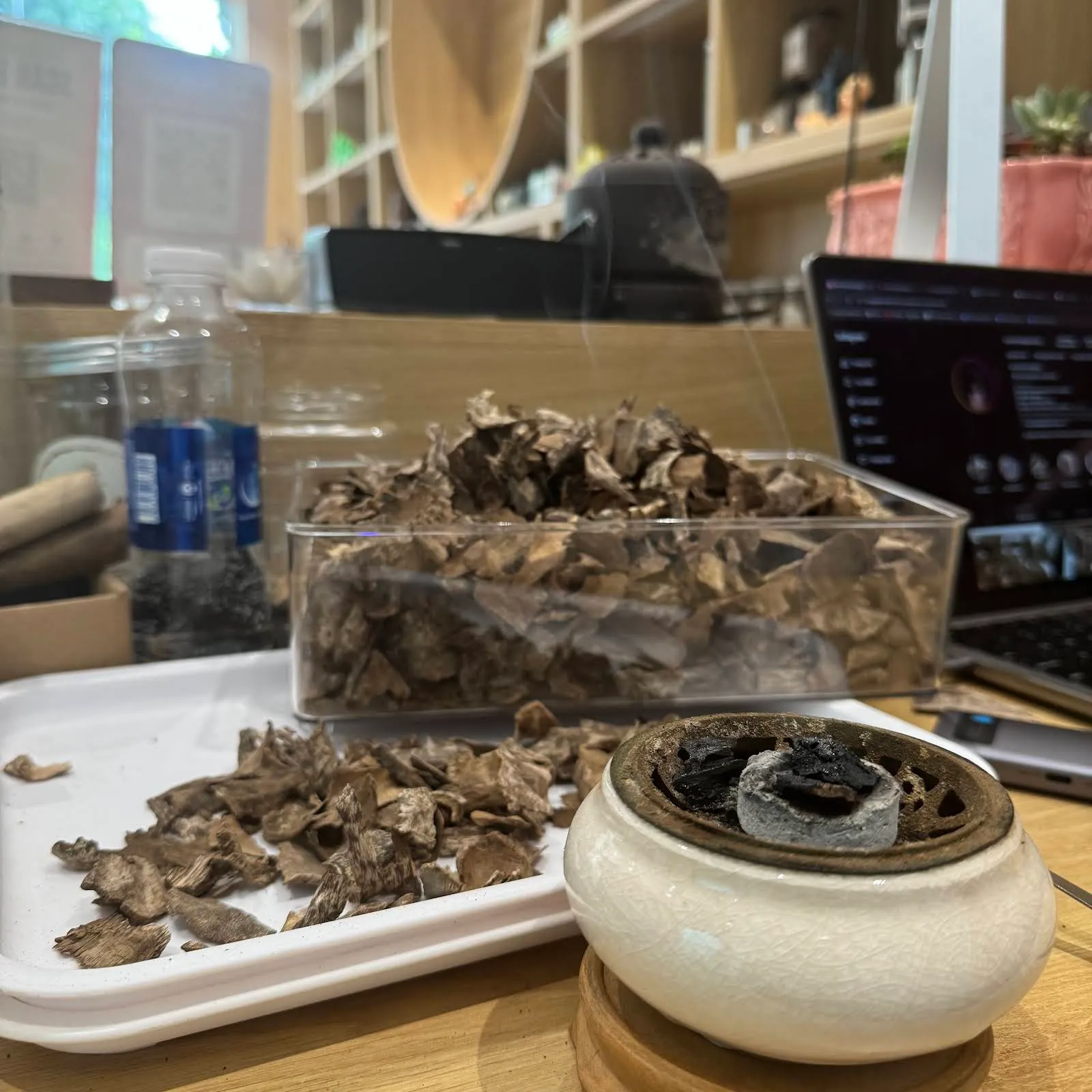 Trầm hương xông_ Vụn trầm khoan siêu dầu, tinh dầu tự nhiên