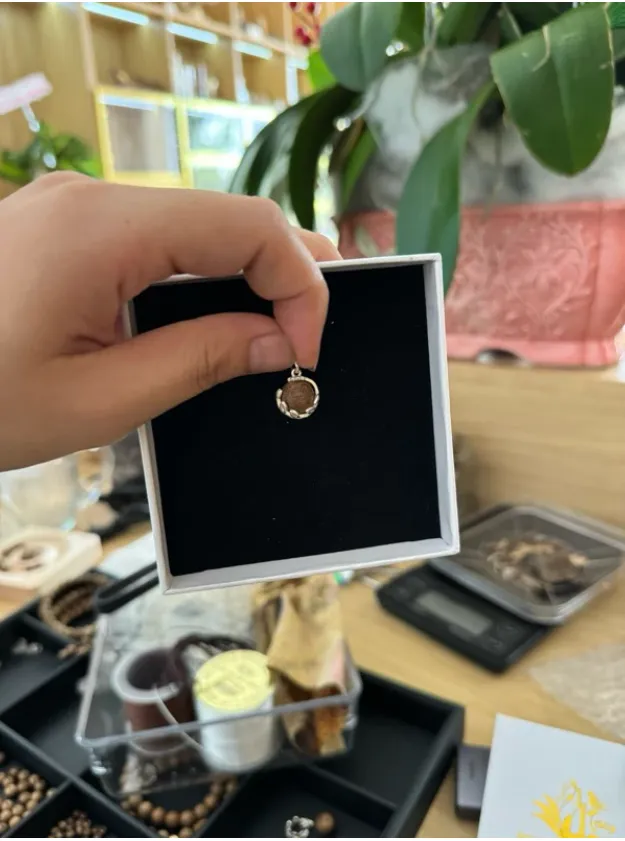 Mặt dây chuyền trầm hương tự nhiên tròn bọc bạc Mộc Trầm Agarwood