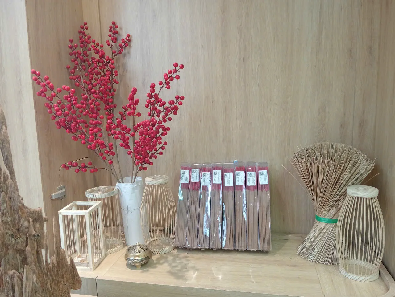 [Hộp 200 grams] Nhang/ hương Trầm hương thành phần tự nhiên thơm nhiều giá sỉ cao 30-40 cm