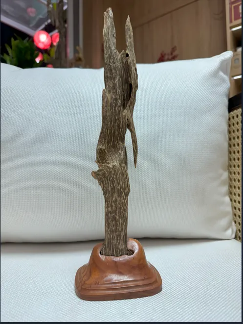 Hết hàng_ Trầm hương cảnh trang trí tự nhiên và chọc lọc nguyên khối cao 38 cm