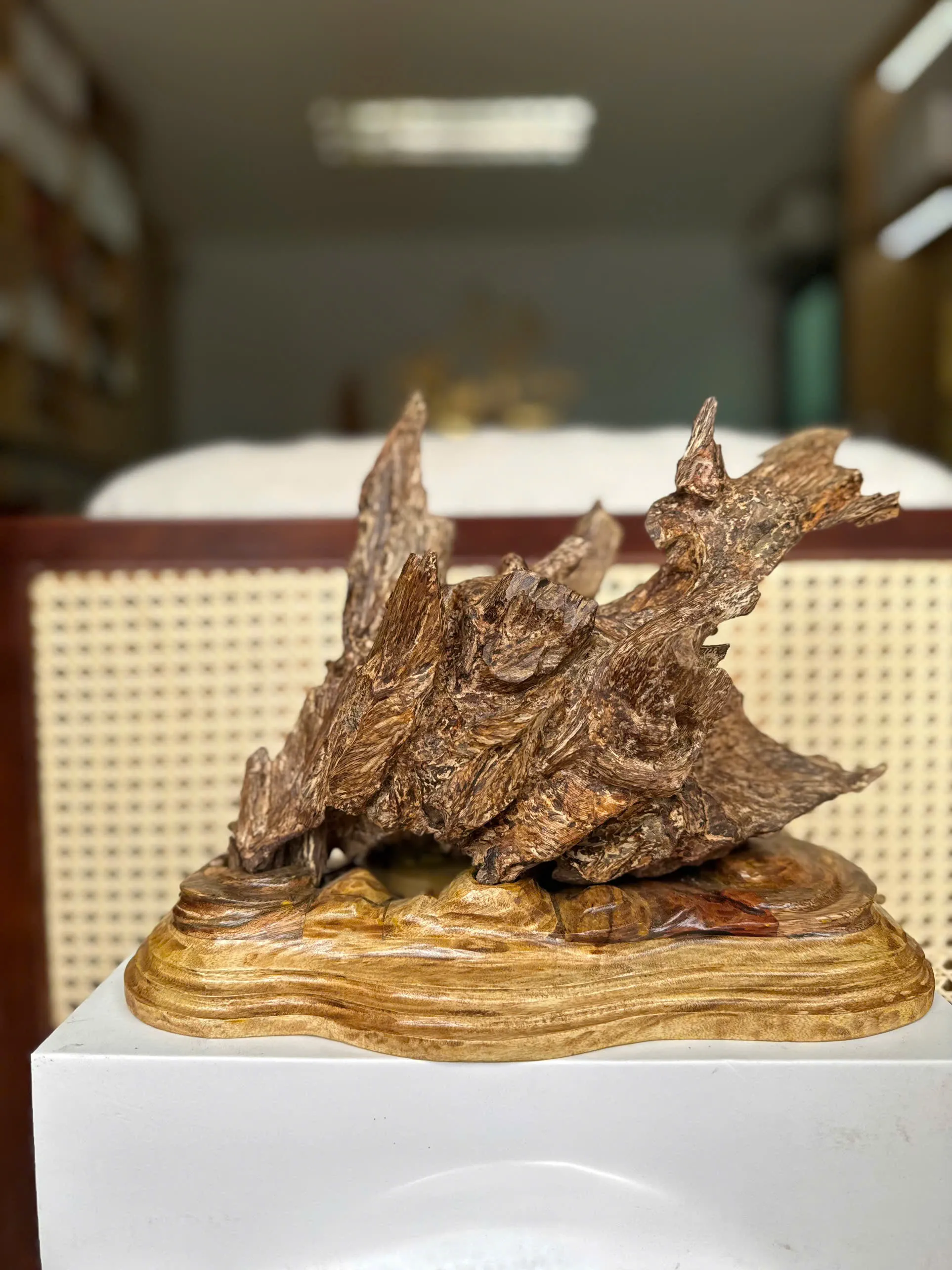 Hết hàng_Khối trầm cảnh trang trí - quà tặng phong thủy cao cấp Mộc Trầm Agarwood