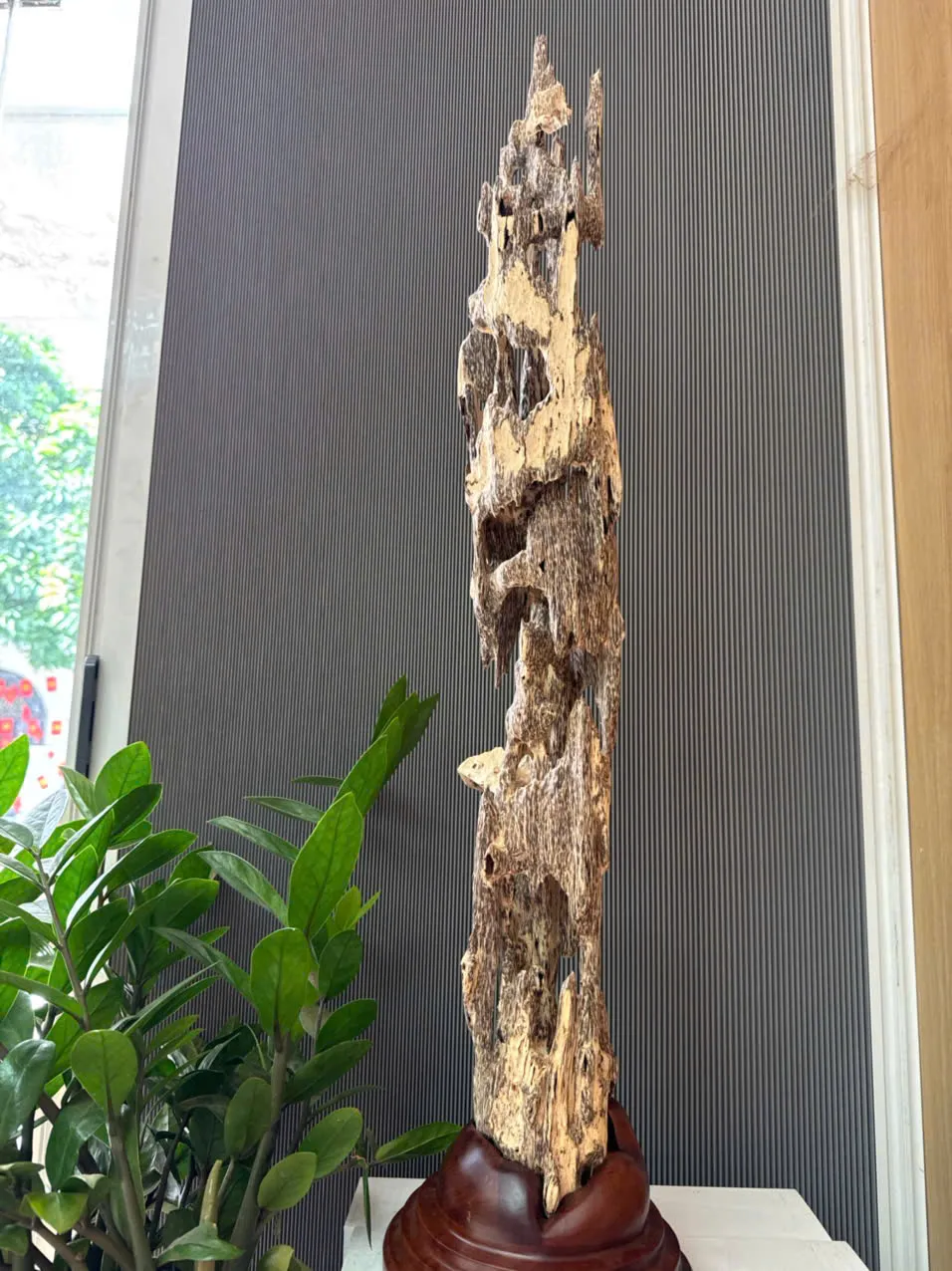 Trầm cảnh khối trầm hương tự nhiên trang trí cao 86cm Mộc Trầm Agarwood