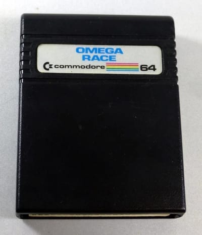 Commodore C64C / C64 - cartouches de jeux omega race