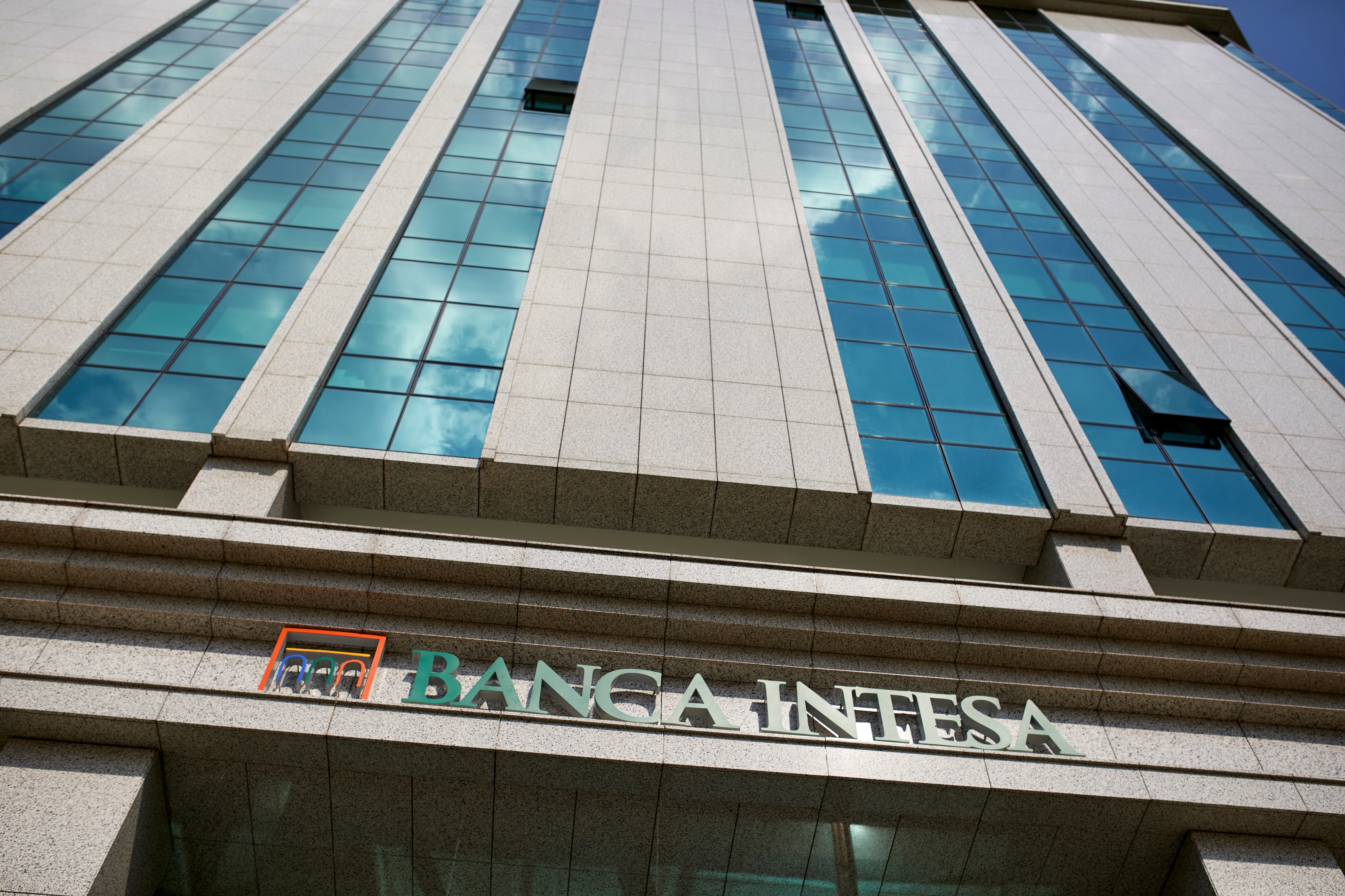 bináris beállítások bank intesa