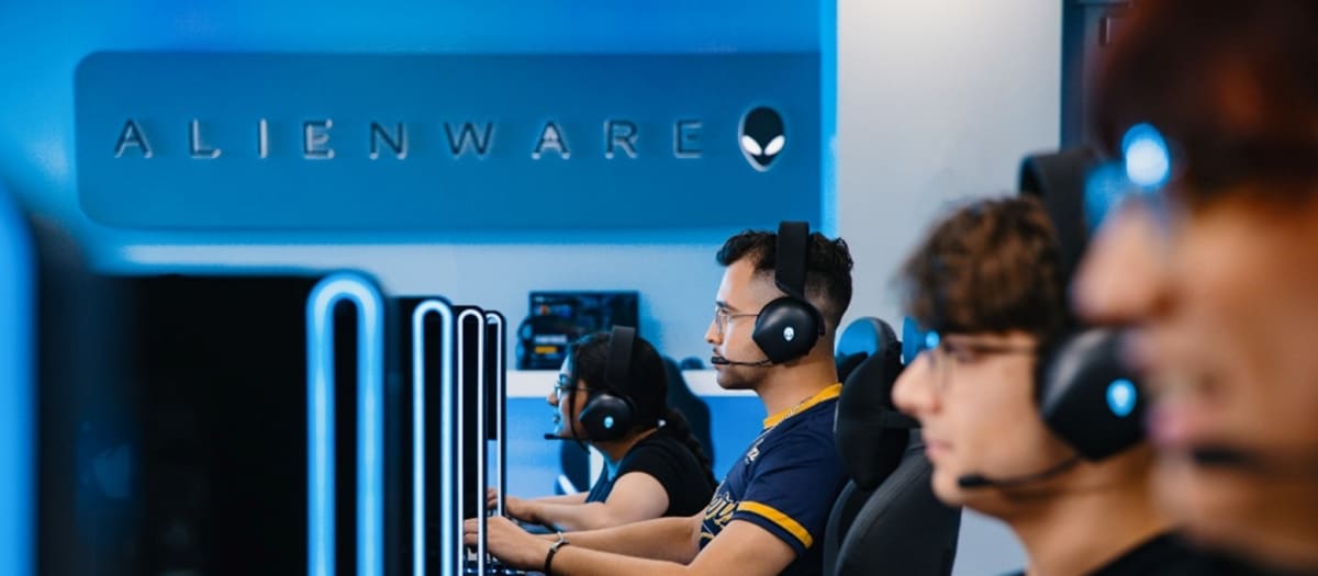 Topoftheline esports lounge opens at FIU in partnership with Alienware FIU News Florida