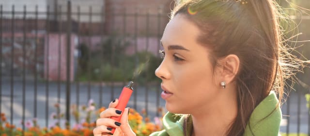 vapes jugendliche Polizei warnt Eltern und Jugendliche vor Vape-Droge 