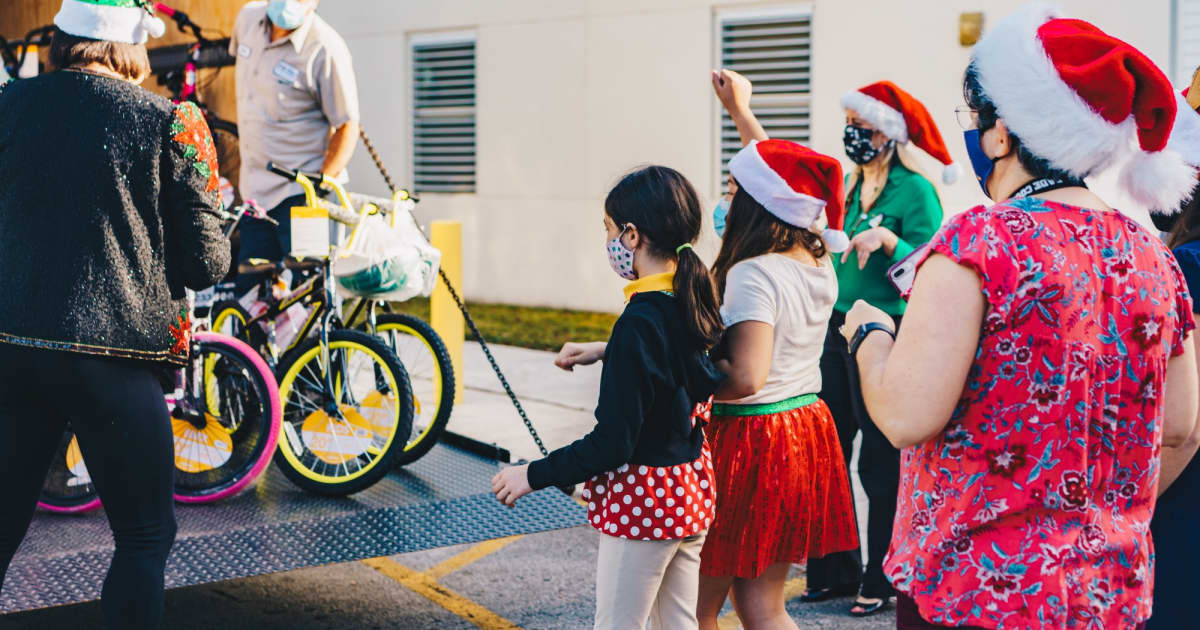 FIU delivers toys to elementary school children - Vimarsana News