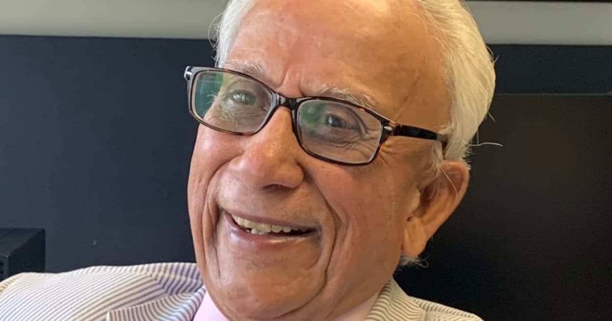 Engineering guru who inspired students for 46 years teaches last class - Vimarsana News