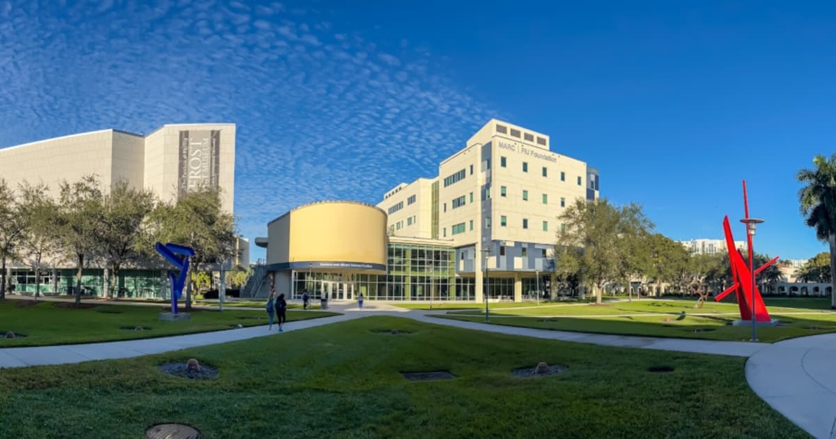 Us News And World Report Ranks Fius Online Programs Among The Top 50 Fiu News Florida 