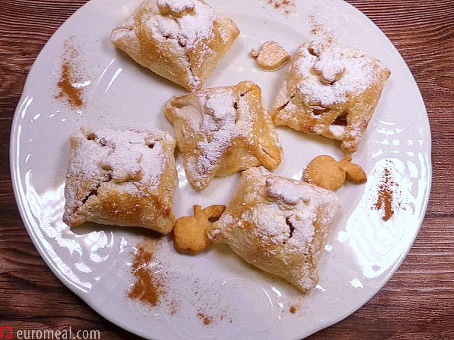 Small apple pies based on grandma's recipe - euromeal.com