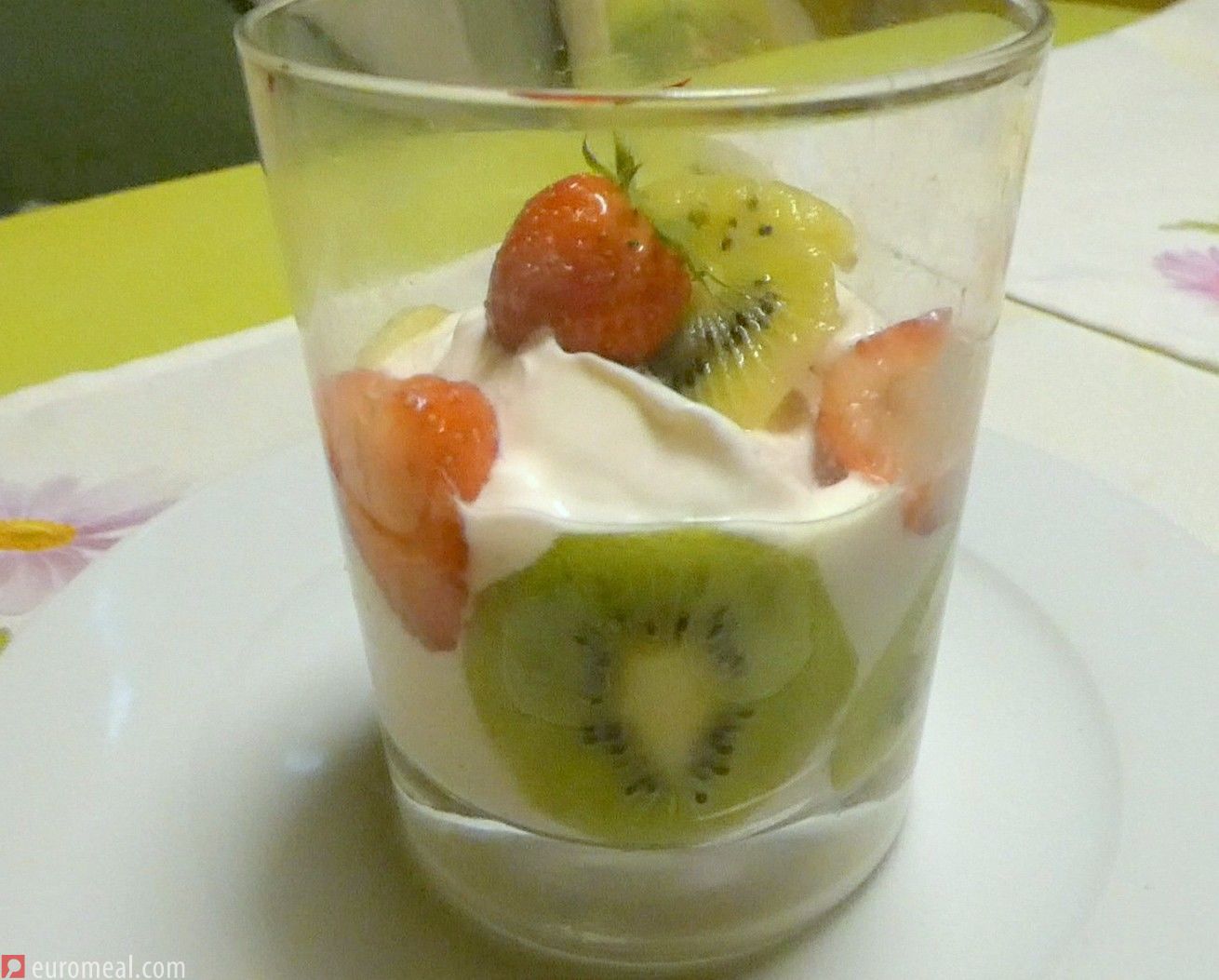 Erdbeer Kiwi Joghurt - euromeal.com Erdbeer Kiwi Joghurt - euromeal.com