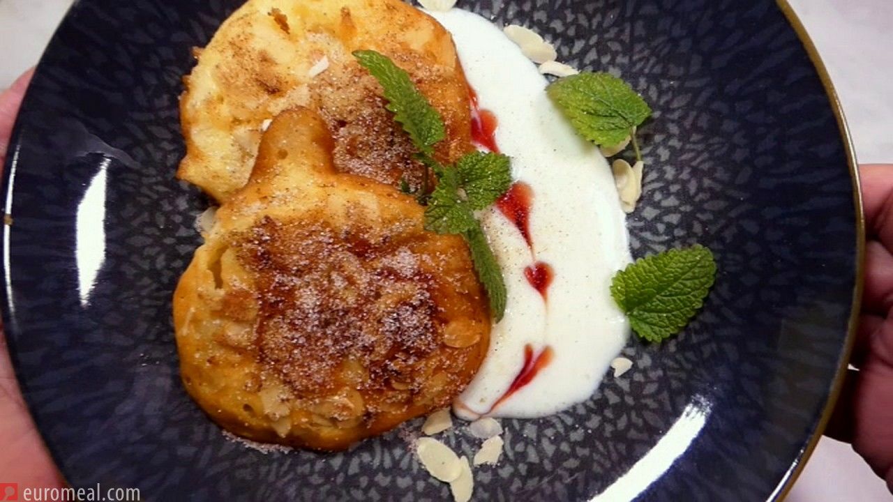 Gebackene Apfelringe mit Mandelblättchen