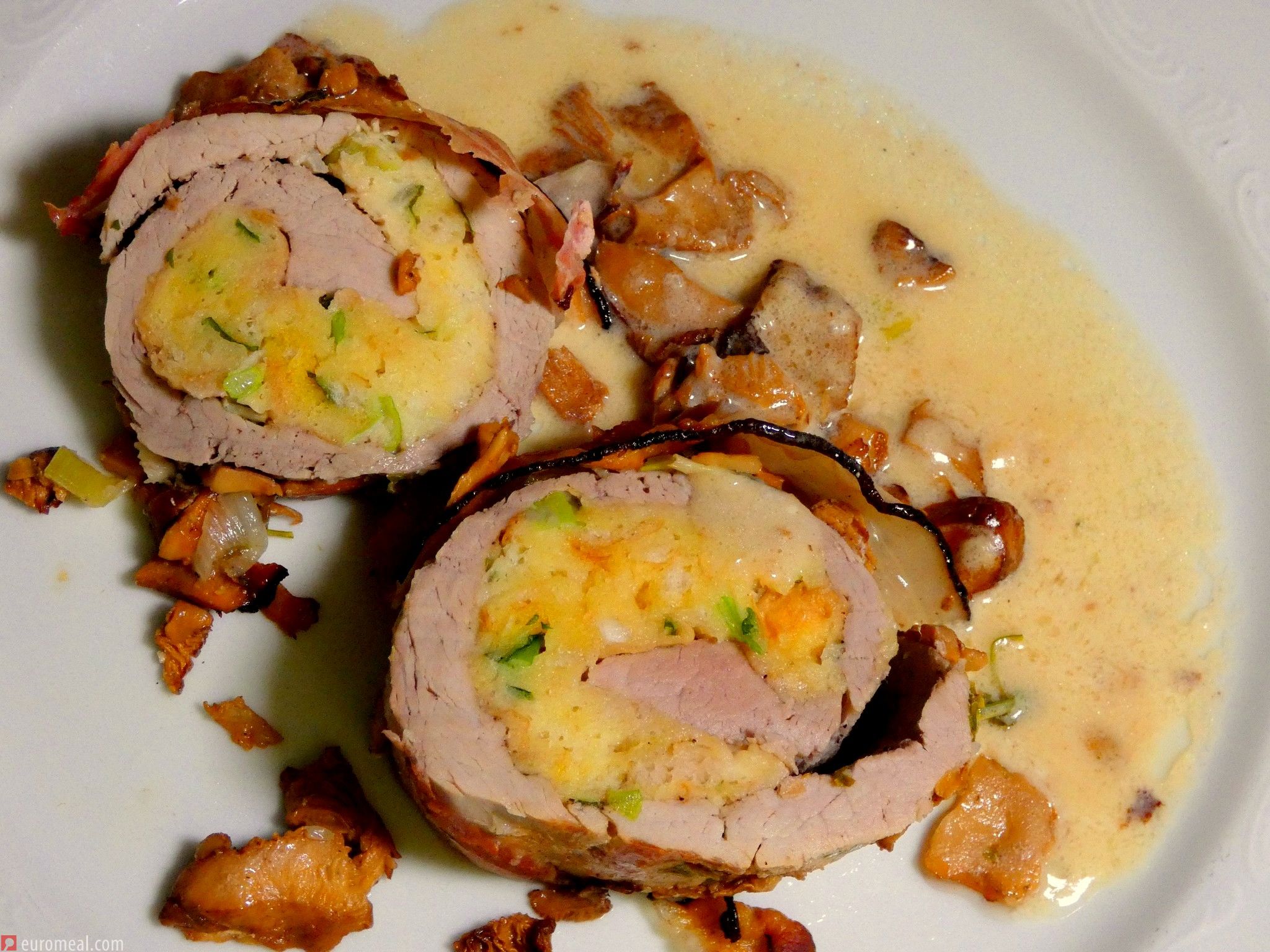 Gefülltes Schweinefilet mit Eierschwammerln - euromeal.com