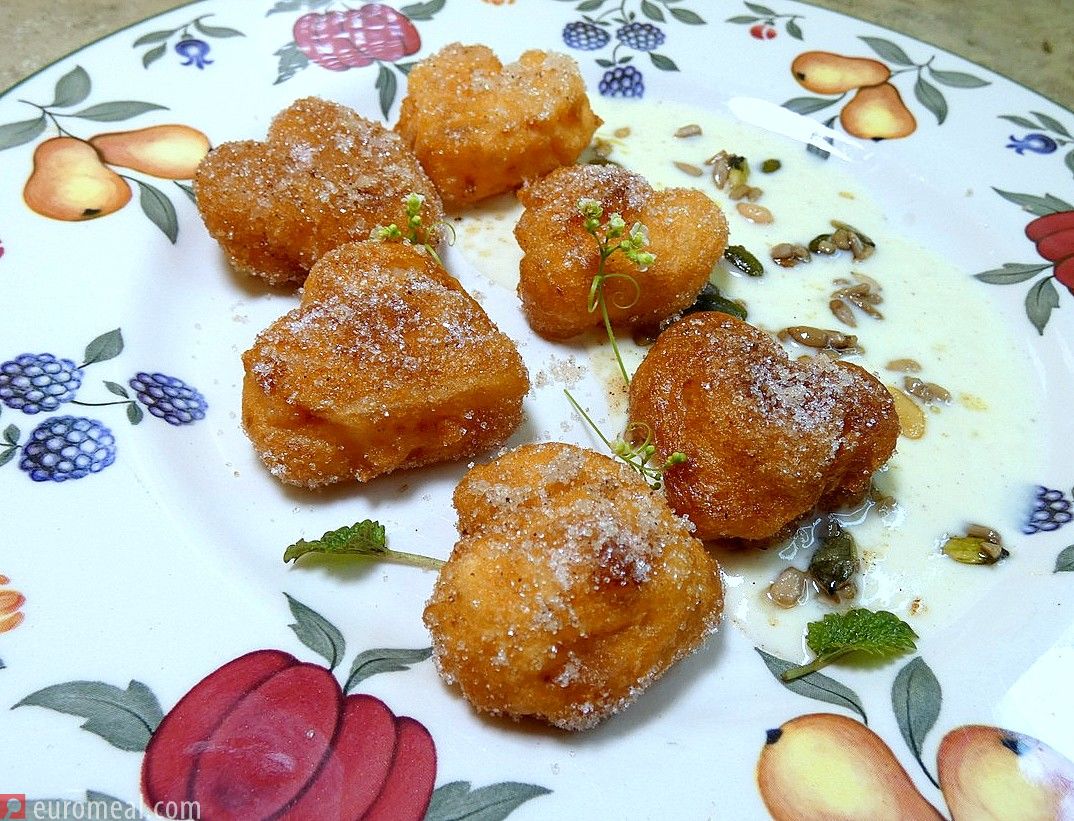 Kürbis im Backteig mit Zimt Zucker