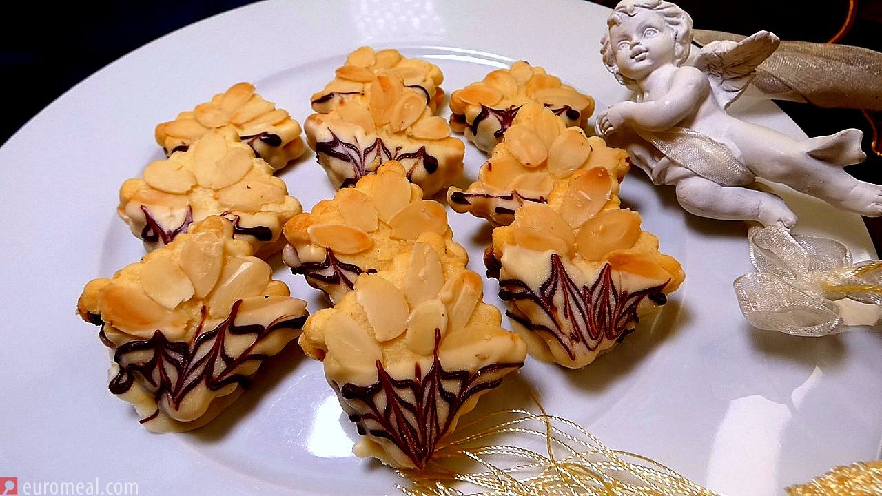 Mandelecken mit Schokoladenfüllung · euromeal