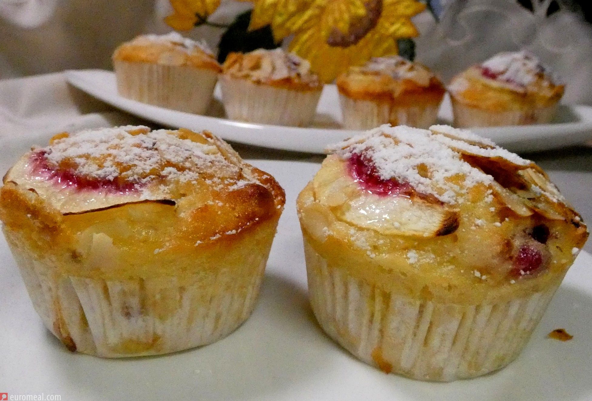 Pfirsichmuffins mit Buttermilch und Mandeln - euromeal.com