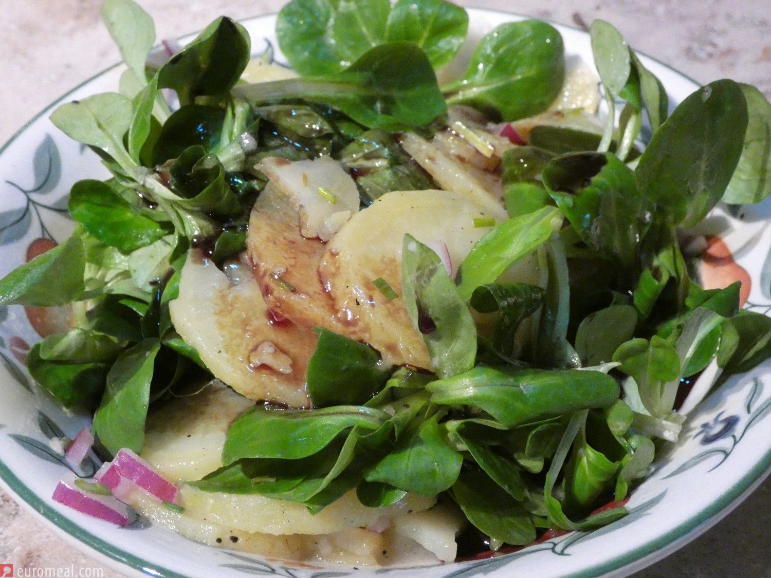 Steirischer Kartoffelsalat mit Kürbiskernöl und Feldsalat · euromeal