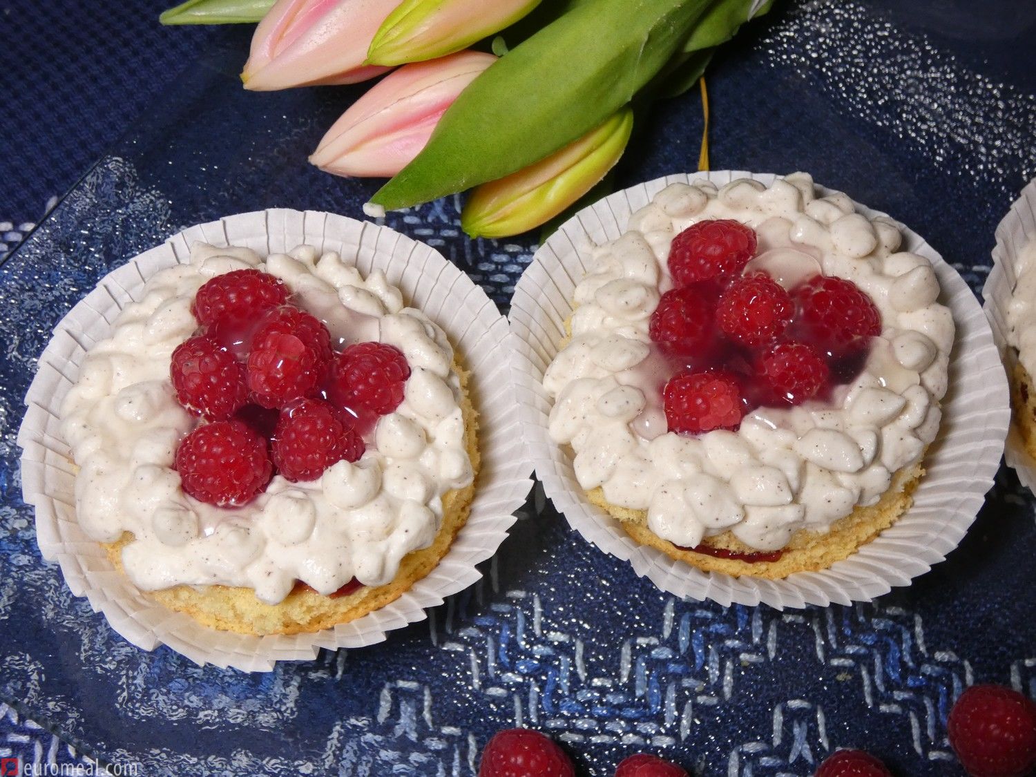 Raspberry tartlets with curd cream - euromeal.com