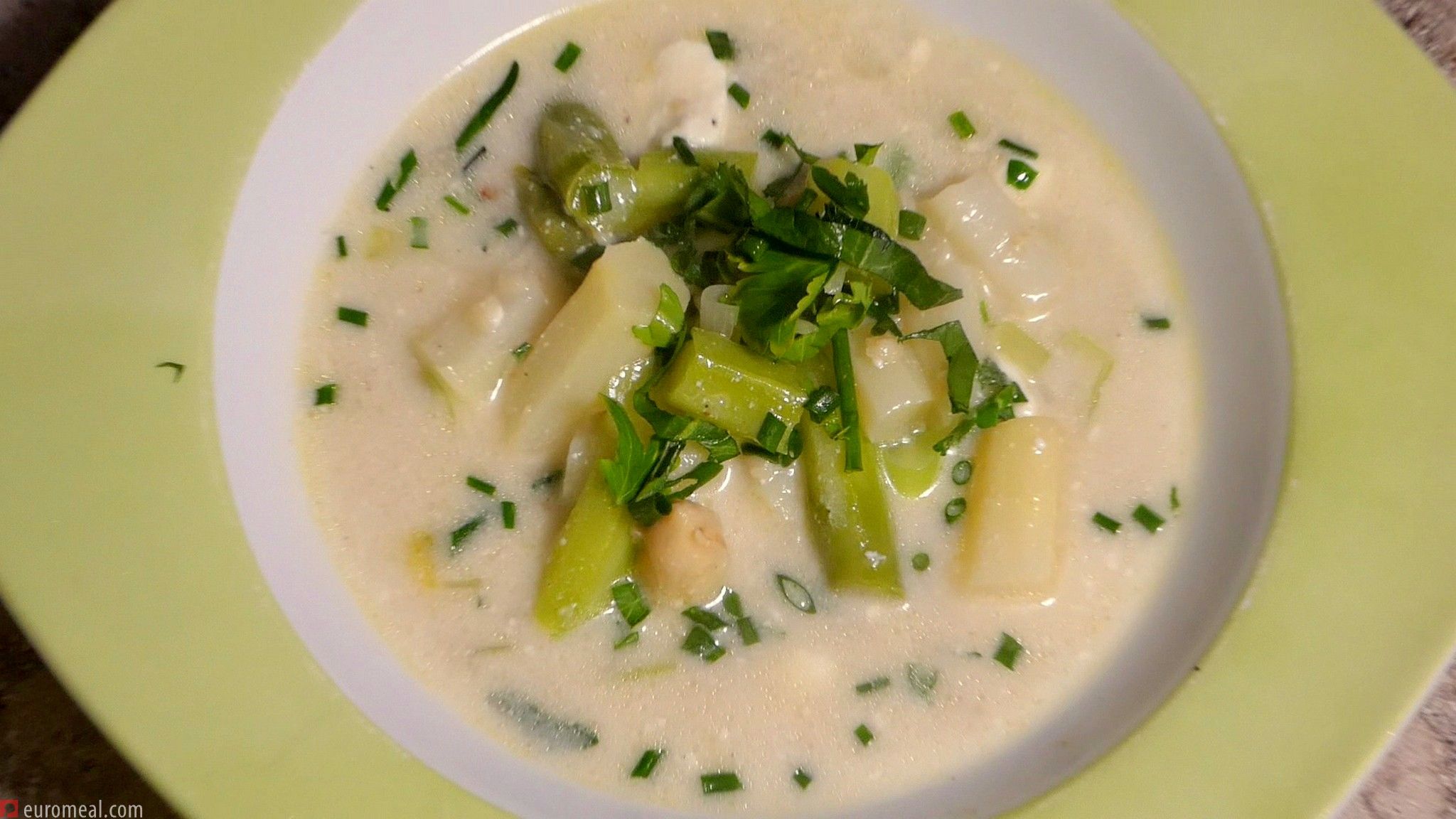 Spargelsuppe mit Haferflocken