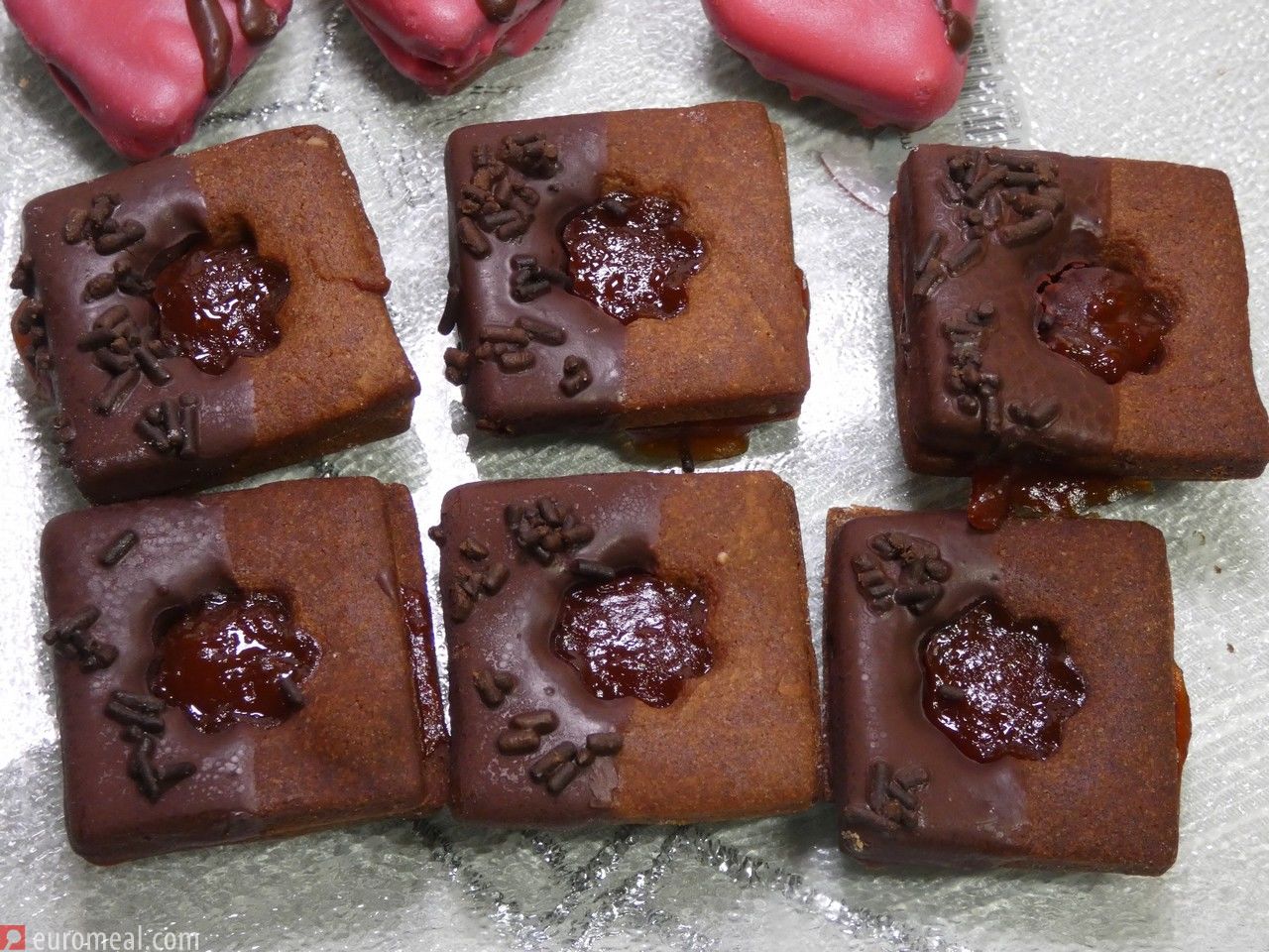 Wiener Schokoladenwürfel - feine Kekse mit Marmeladenfüllung - euromeal.com Wiener Schokoladenwürfel - feine Kekse mit Marmeladenfüllung - euromeal.com