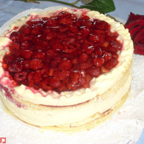Himbeer-Topfencremetorte
