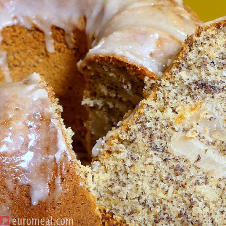 Mohnnapfkuchen mit Birnenstücken