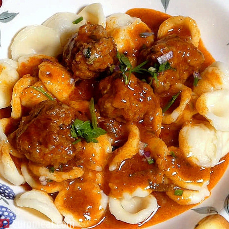 Fleischbällchen Gulasch