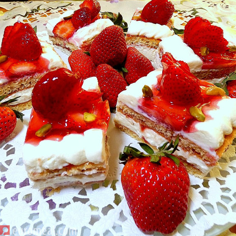 Erdbeerschnitte mit Topfencreme