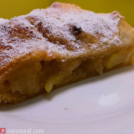 Apfel Rhabarberstrudel aus Blätterteig