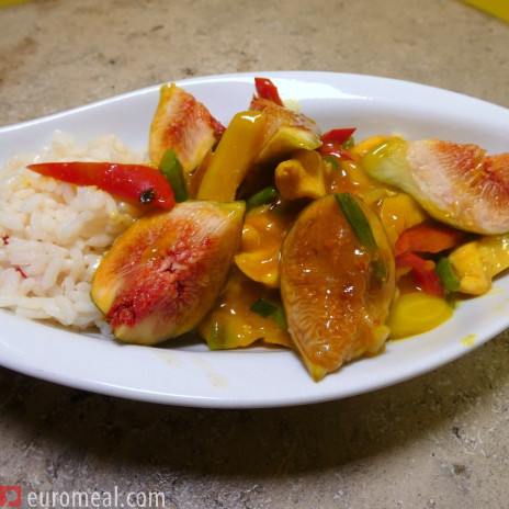 Buntes Hühnercurry mit frischen Feigen