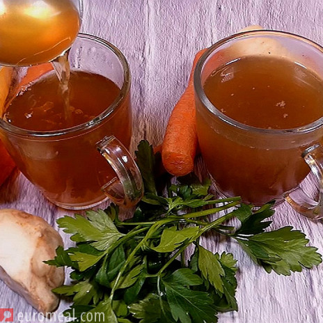 Consommé - Suppe klären mit Eiweiß