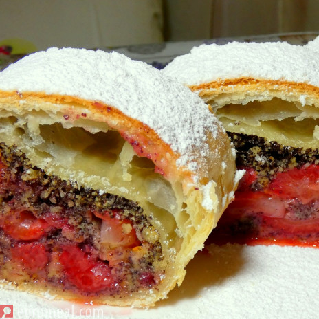 Erdbeer Mohn Strudel