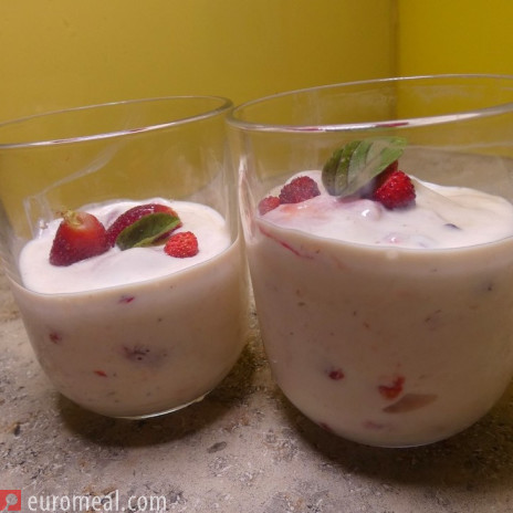 Erdbeerjoghurt mit Honig