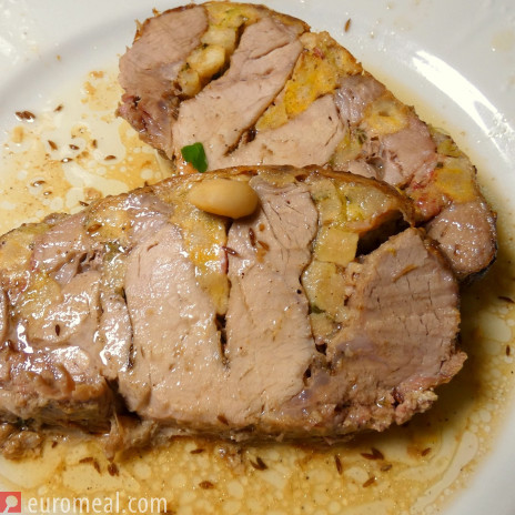 Fächerbraten mit Weißbrotfüllung