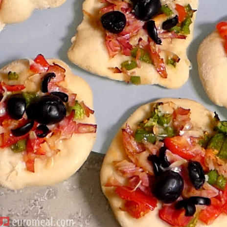Halloween Mini Pizza